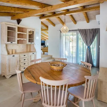 Rodon House 3* Лименария